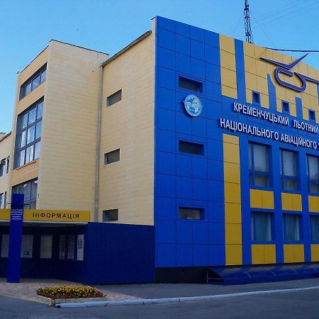 Апартаменты На Победы 25 Krementsjoek Buitenkant foto